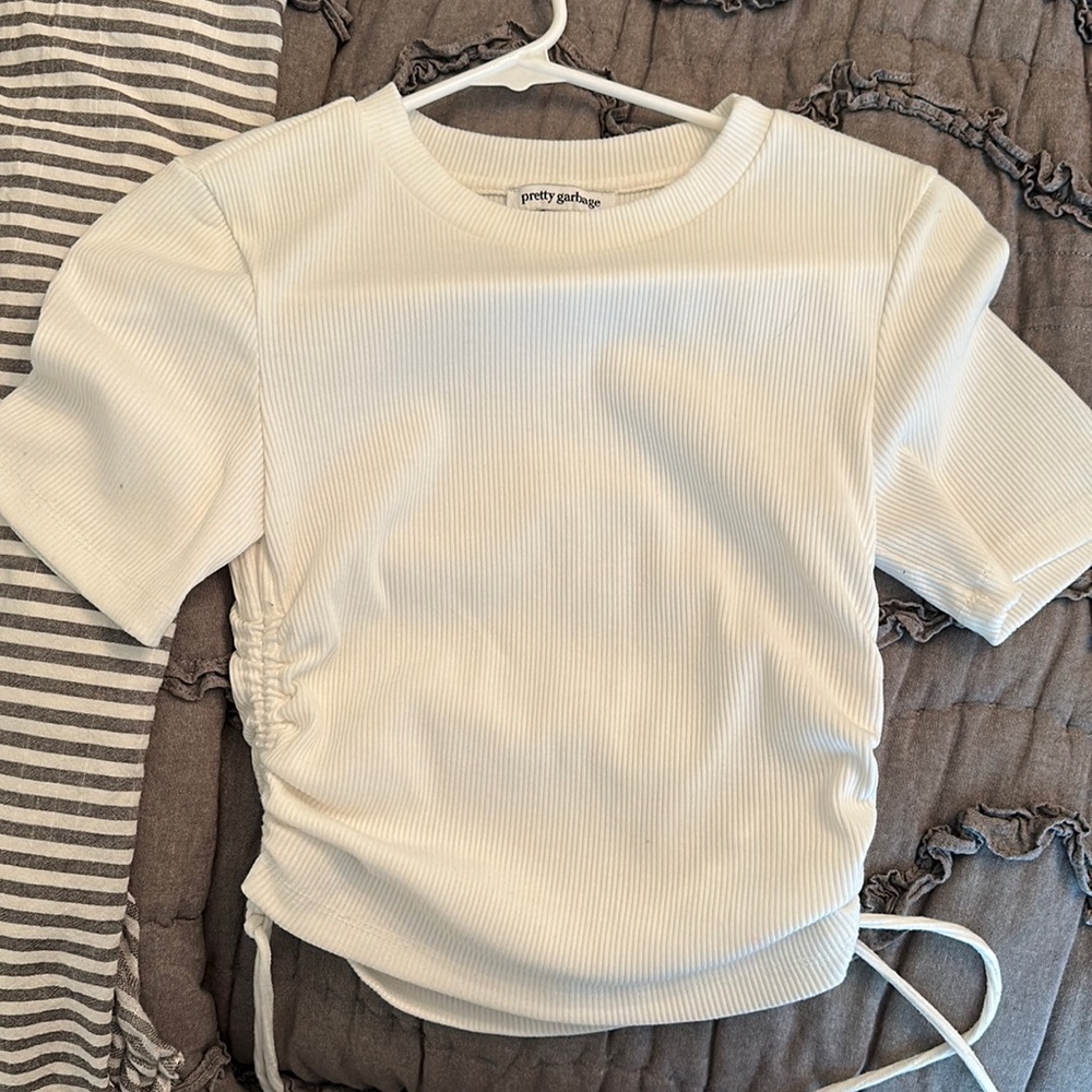 women’s cropped top with sinches